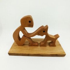 El Yapımı Ahşap Adam ve Köpek