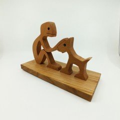 El Yapımı Ahşap Adam ve Köpek