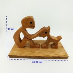 El Yapımı Ahşap Adam ve Köpek