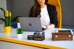 BİSİKLET YAKA GENİŞ KALIP BEYAZ TİŞÖRT