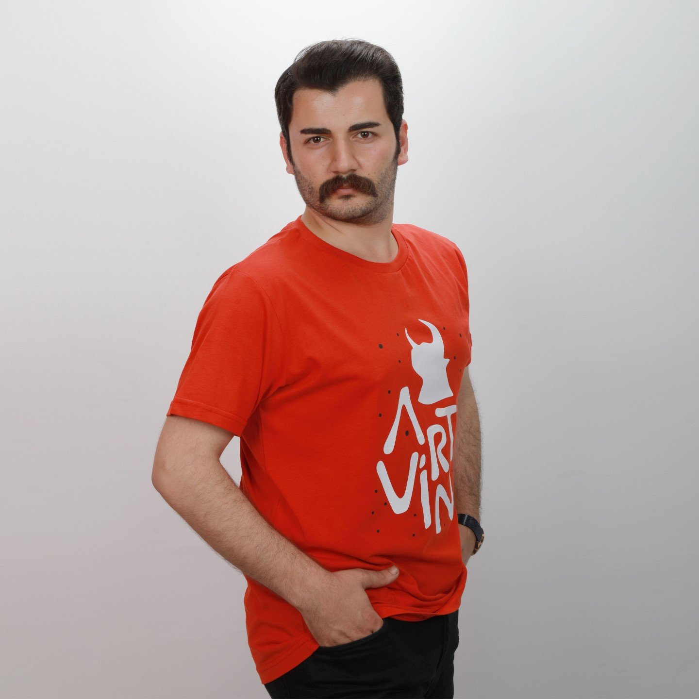 Artvin Logo Baskılı Bisiklet Yaka Tişört / Kırmızı L Beden