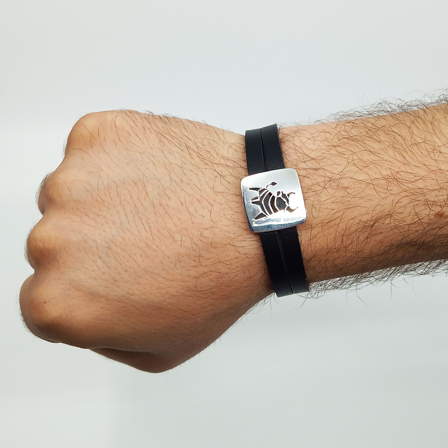 Artvin Boğası-1 Erkek Bileklik / 12 Mm Çift Deri Kayışlı Gümüş Kaplama 22 CM