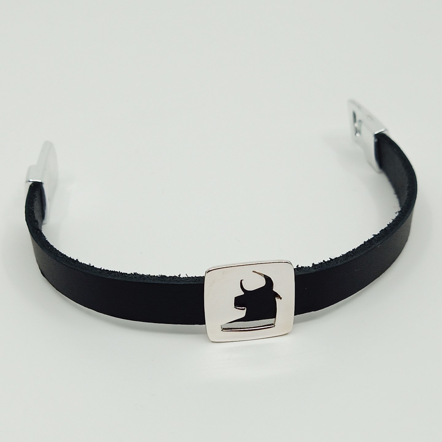 Artvin Boğası-2 Kadın Bileklik / 10 Mm Deri Kayışlı Gümüş Kaplama 18,5 CM